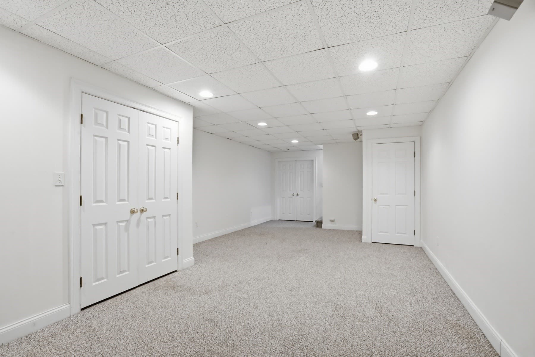 Single Family Residence at 4 Farnham Circle, Andover MA 01810, photo 39 of 42