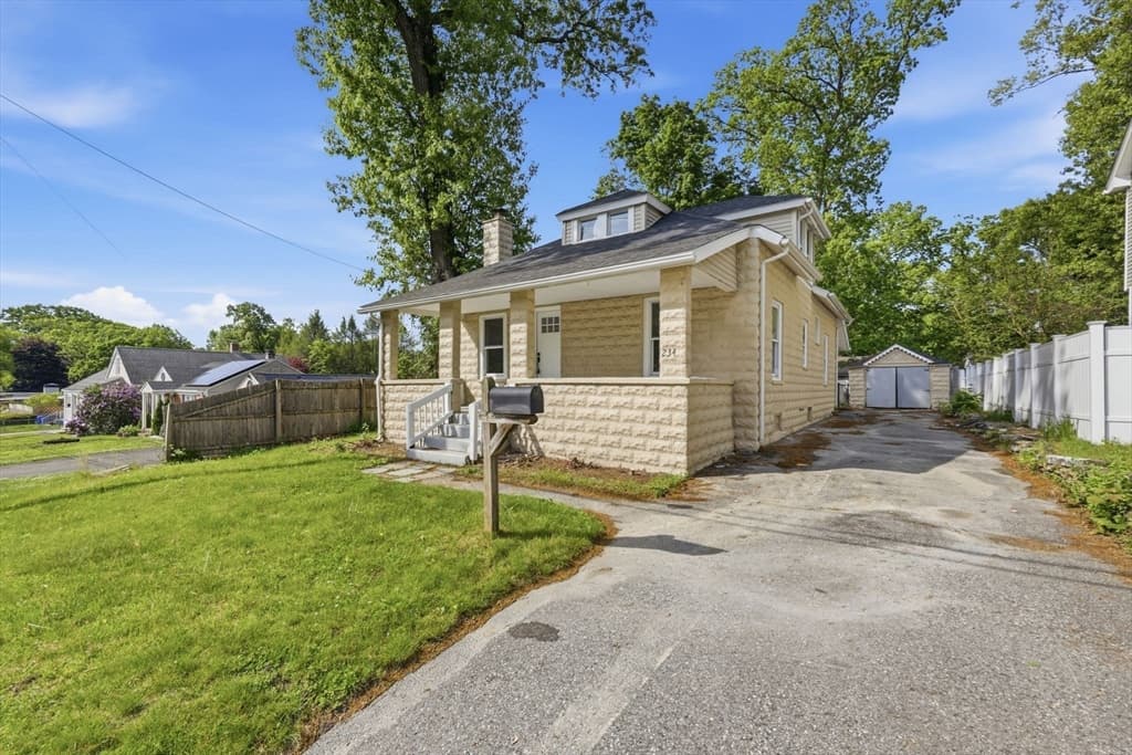 Single Family Residence at 234 Draper St, Springfield MA 01108, Springfield, photo 2 of 25