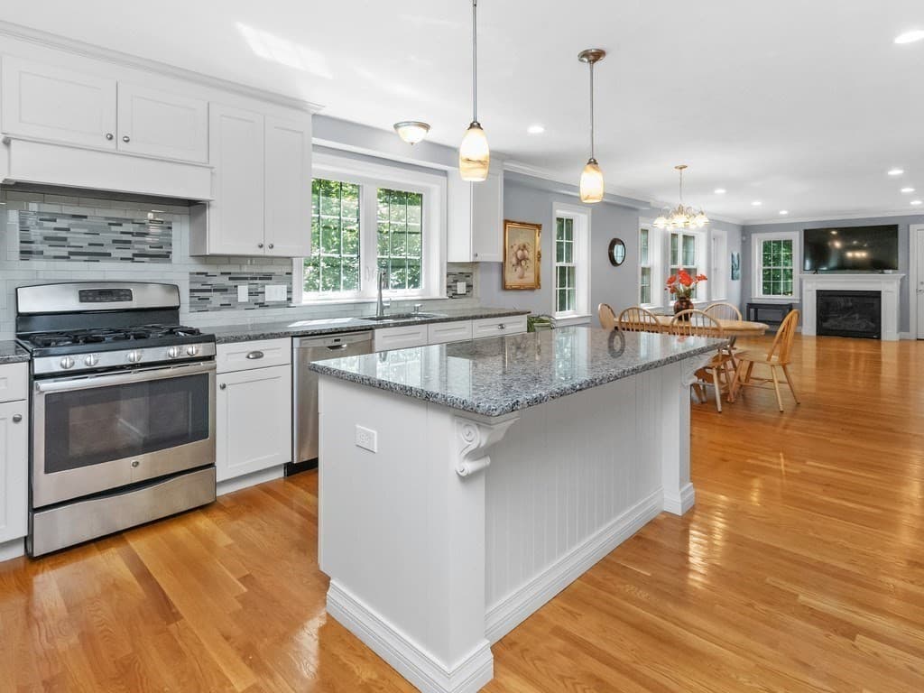 32 Lauricella Lane, Waltham MA 02452 photo 3