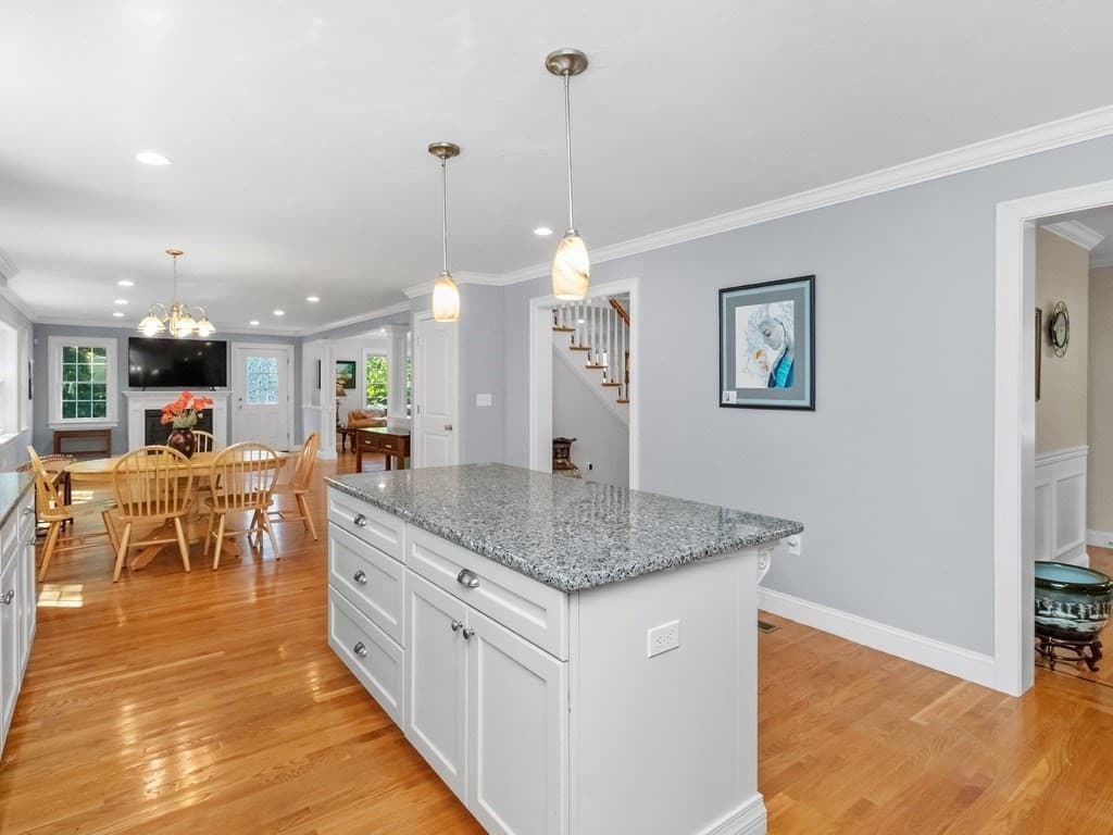 32 Lauricella Lane, Waltham MA 02452 photo 5