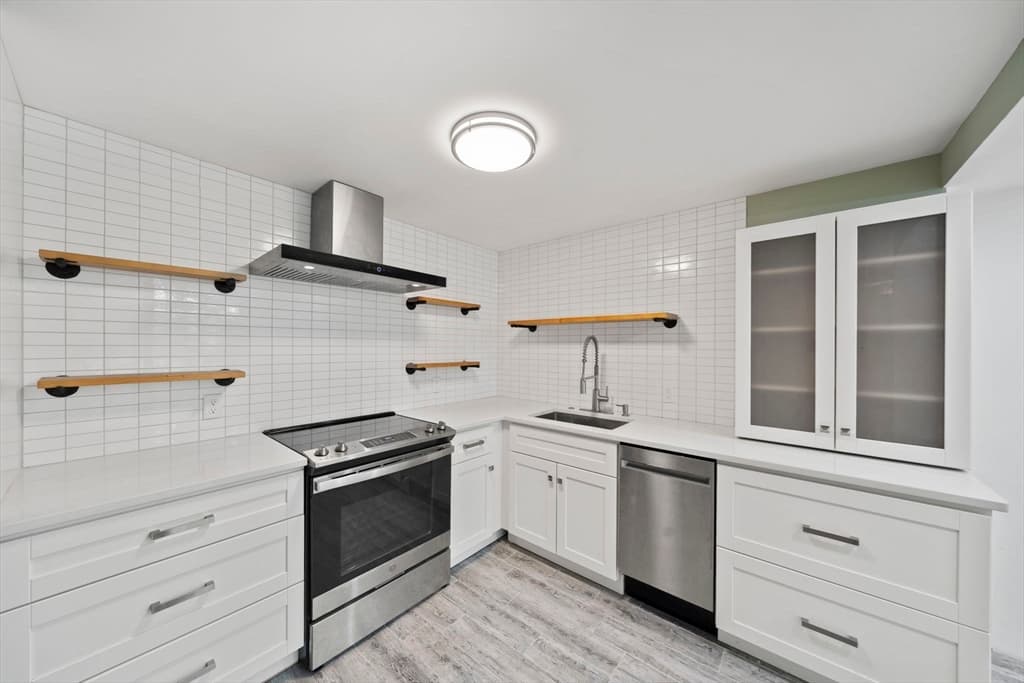 155 George Washington Blvd # 205, Hull MA 02045