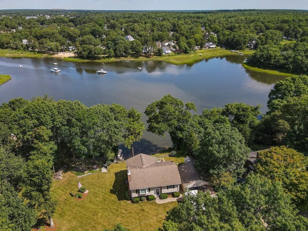 49 Edgewater Way, Wareham MA 02571