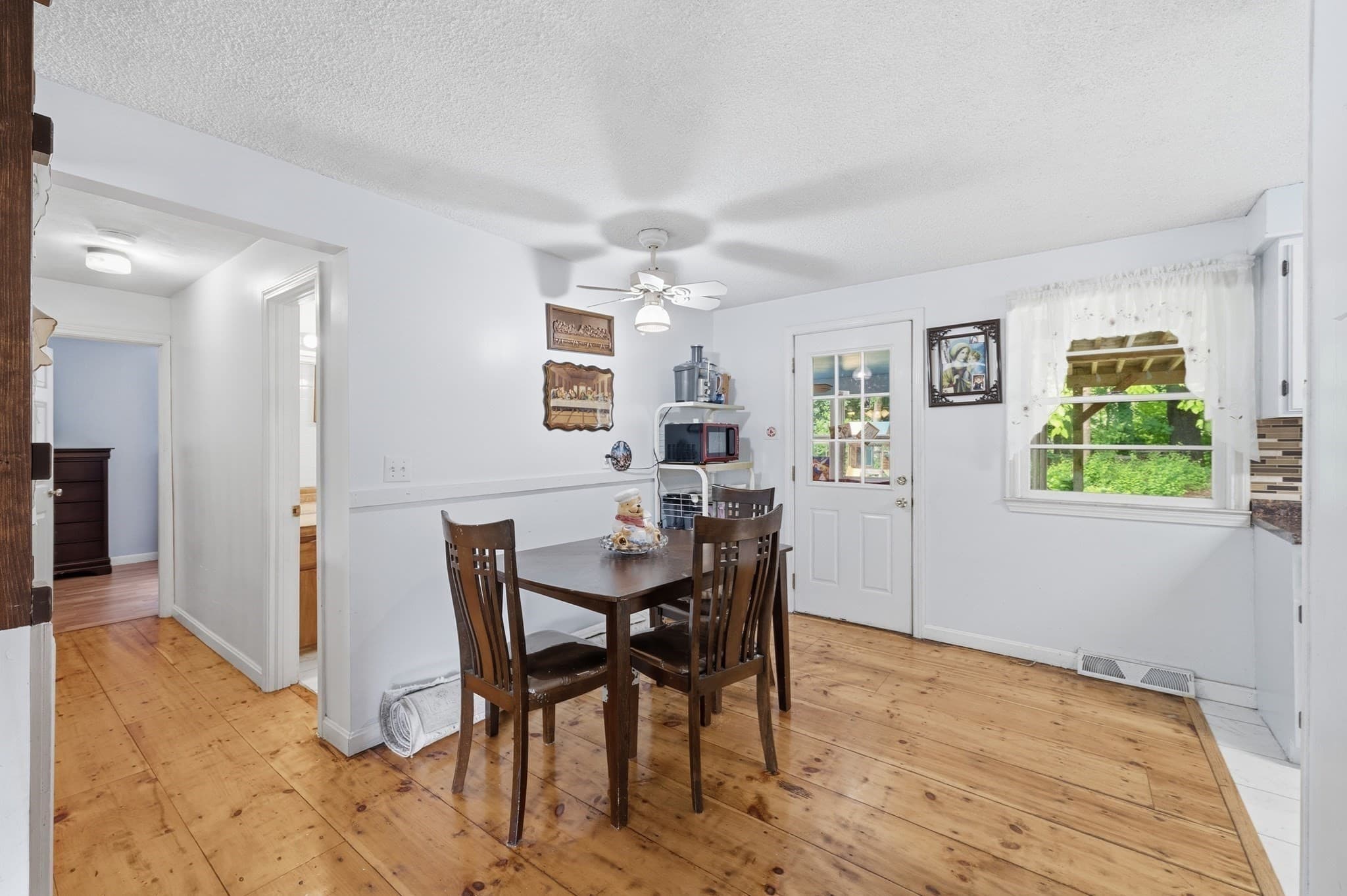Single Family Residence at 11 Mcfarlin Rd, Chelmsford MA 01824, photo 7 of 38