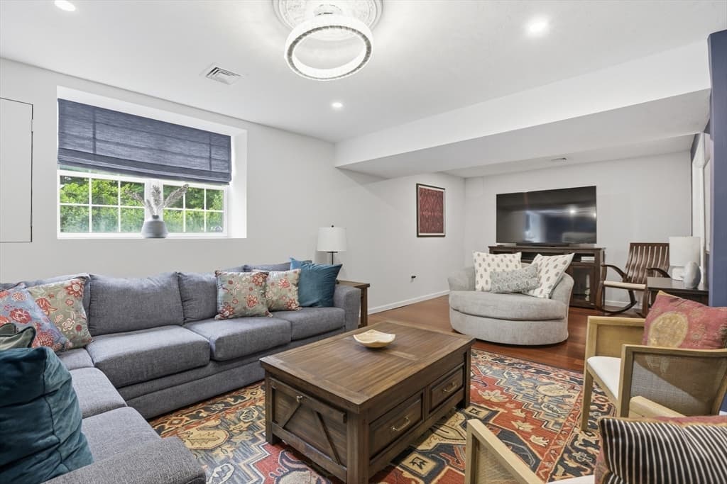 Single Family Residence at 4 Murray Hill Circle, Wilmington MA 01887, Wilmington, photo 12 of 42
