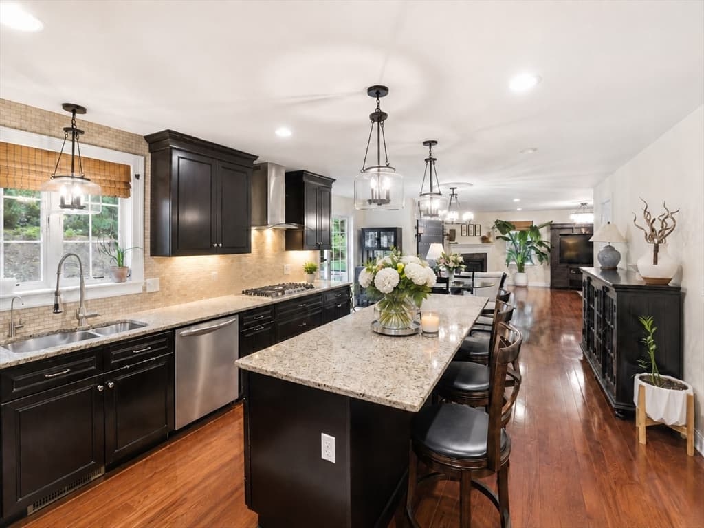 Single Family Residence at 4 Murray Hill Circle, Wilmington MA 01887, Wilmington, photo 3 of 42