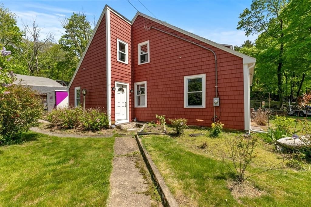 135 Hart St, Beverly MA 01915 photo 2