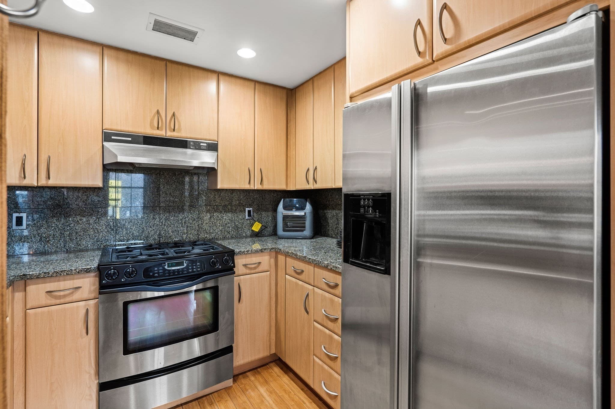 Condominium at 9 W Broadway # 301, Boston MA 02127, Boston, photo 16 of 38
