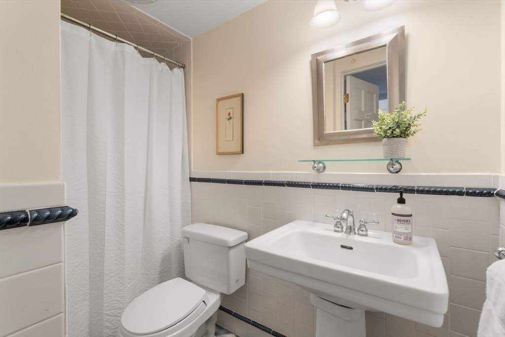 Single Family Residence at 8 Avon Rd, Wellesley MA 02482, photo 13 of 28