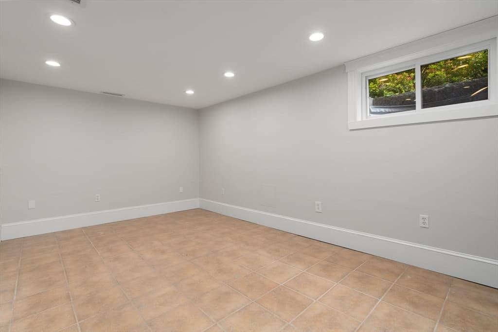 Single Family Residence at 8 Avon Rd, Wellesley MA 02482, photo 22 of 28