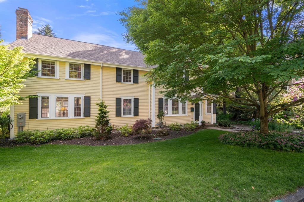 Single Family Residence at 8 Avon Rd, Wellesley MA 02482, photo 3 of 28