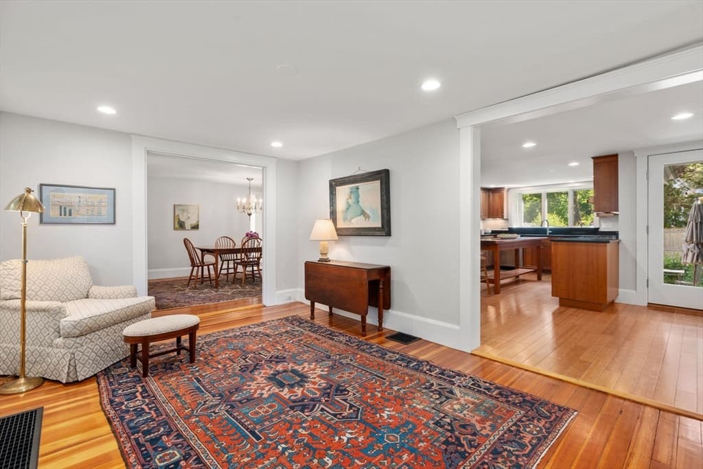 Single Family Residence at 8 Avon Rd, Wellesley MA 02482, photo 4 of 28