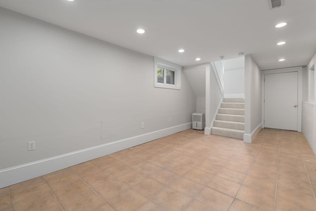 Single Family Residence at 8 Avon Rd, Wellesley MA 02482, photo 21 of 28
