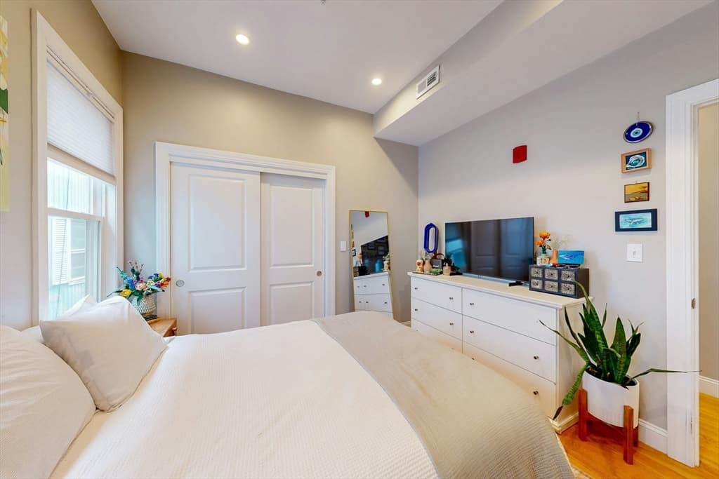 Condominium at 27 Thornley St # 2, Boston MA 02125, photo 14 of 31