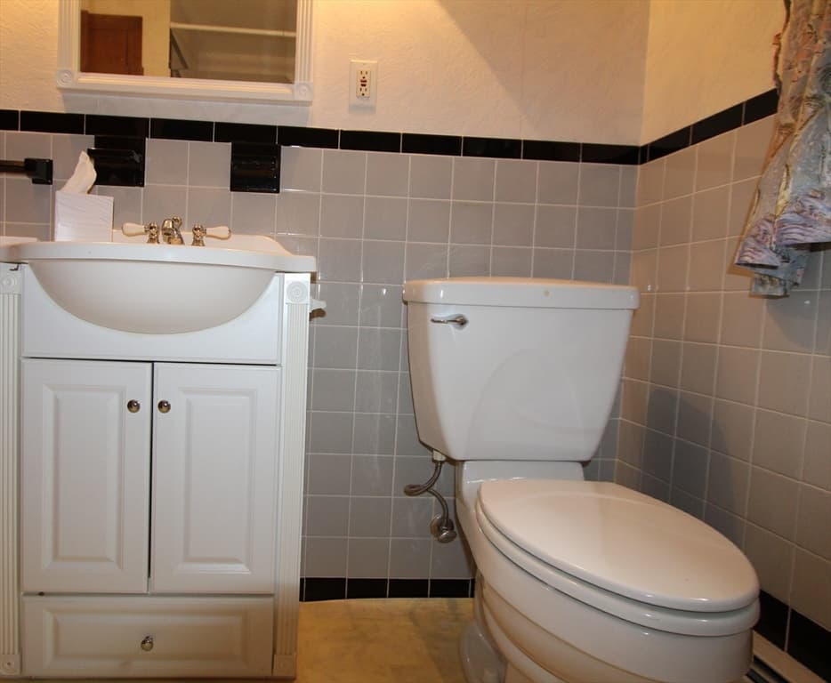 Single Family Residence at 82 Pine Valley Dr, Dracut MA 01826, photo 26 of 41