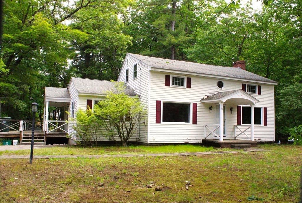 82 Pine Valley Dr, Dracut MA 01826