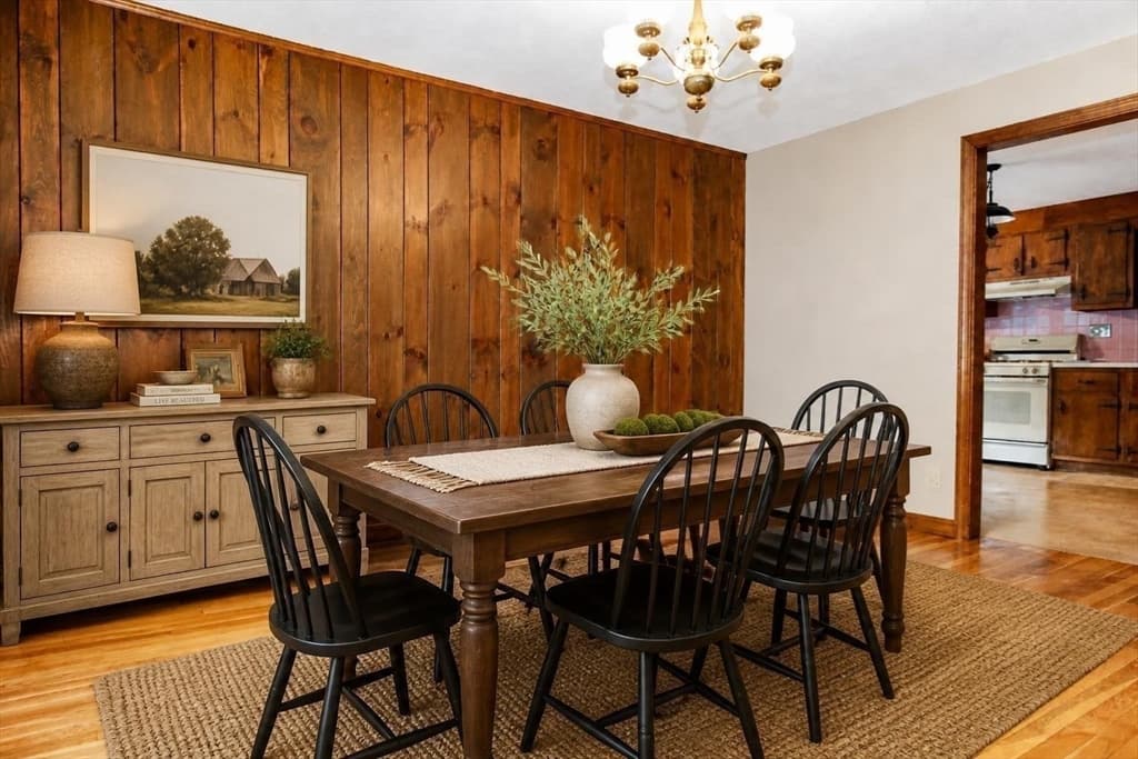 Single Family Residence at 82 Pine Valley Dr, Dracut MA 01826, photo 5 of 41