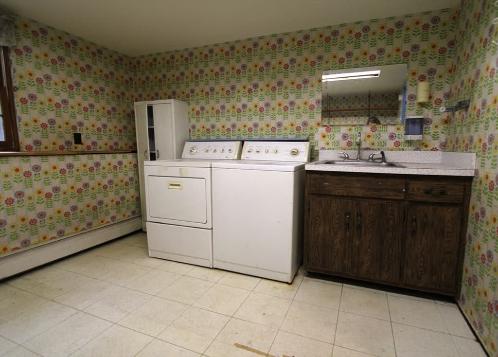 Single Family Residence at 82 Pine Valley Dr, Dracut MA 01826, photo 38 of 41