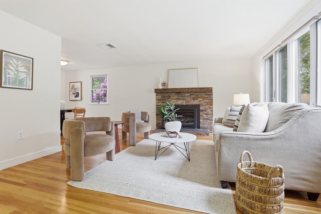 Single Family Residence at 6 Hillcrest Rd, Bedford MA 01739, photo 10 of 34