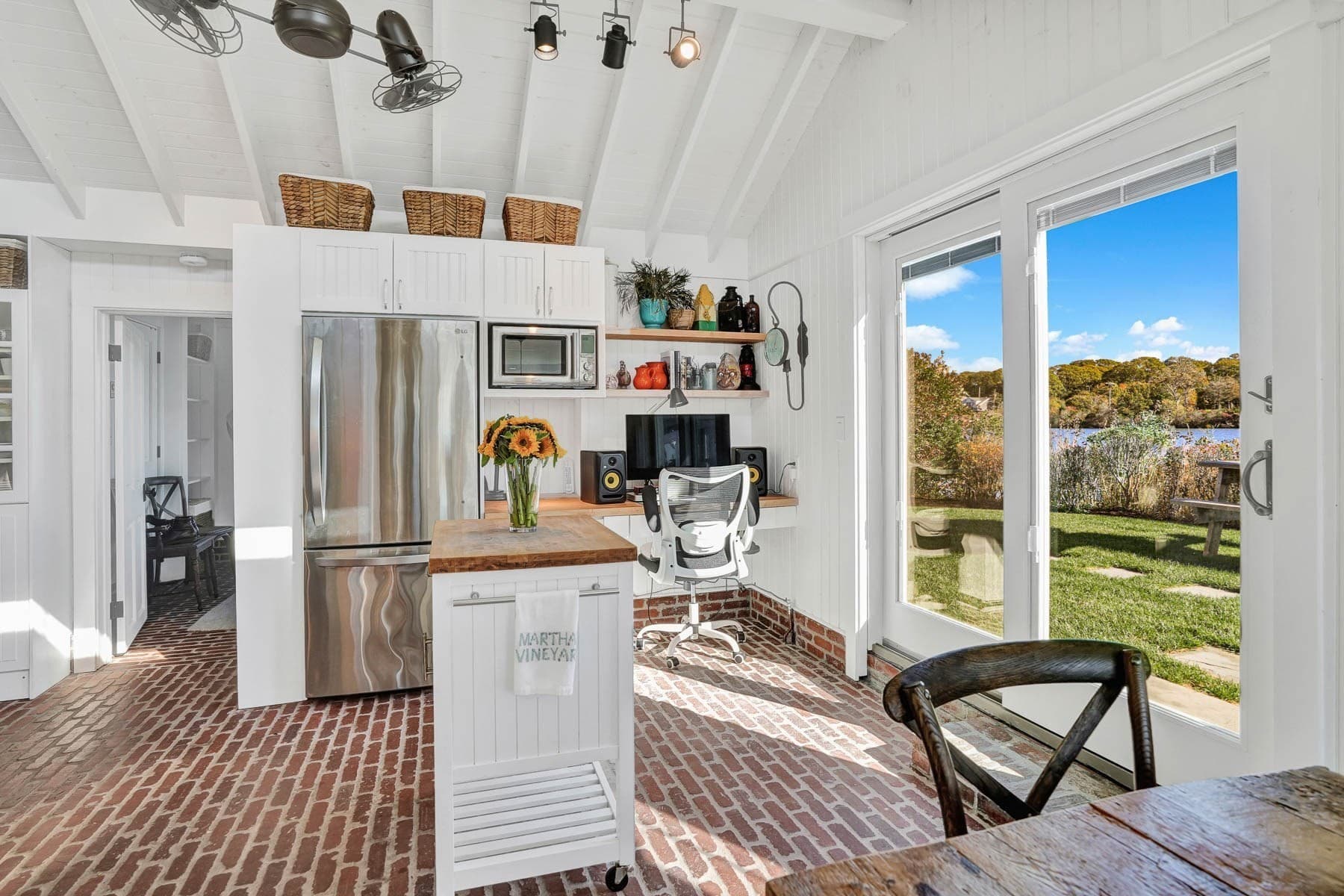 Single Family Residence at 312 East Chop Drive, Oak Bluffs MA 02557, photo 13 of 37