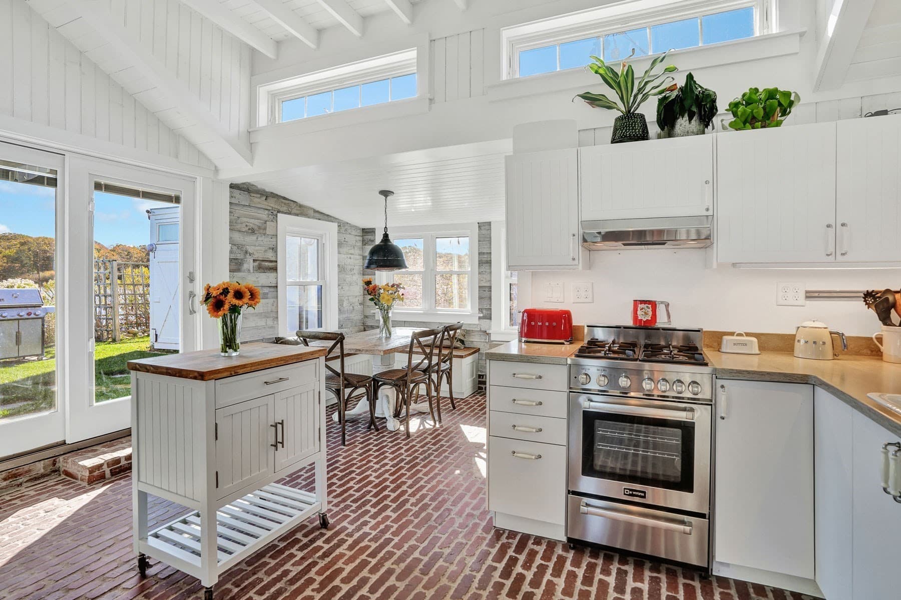 Single Family Residence at 312 East Chop Drive, Oak Bluffs MA 02557, photo 11 of 37
