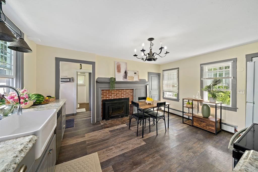 Single Family Residence at 198 Brook St, Rehoboth MA 02769, photo 4 of 42