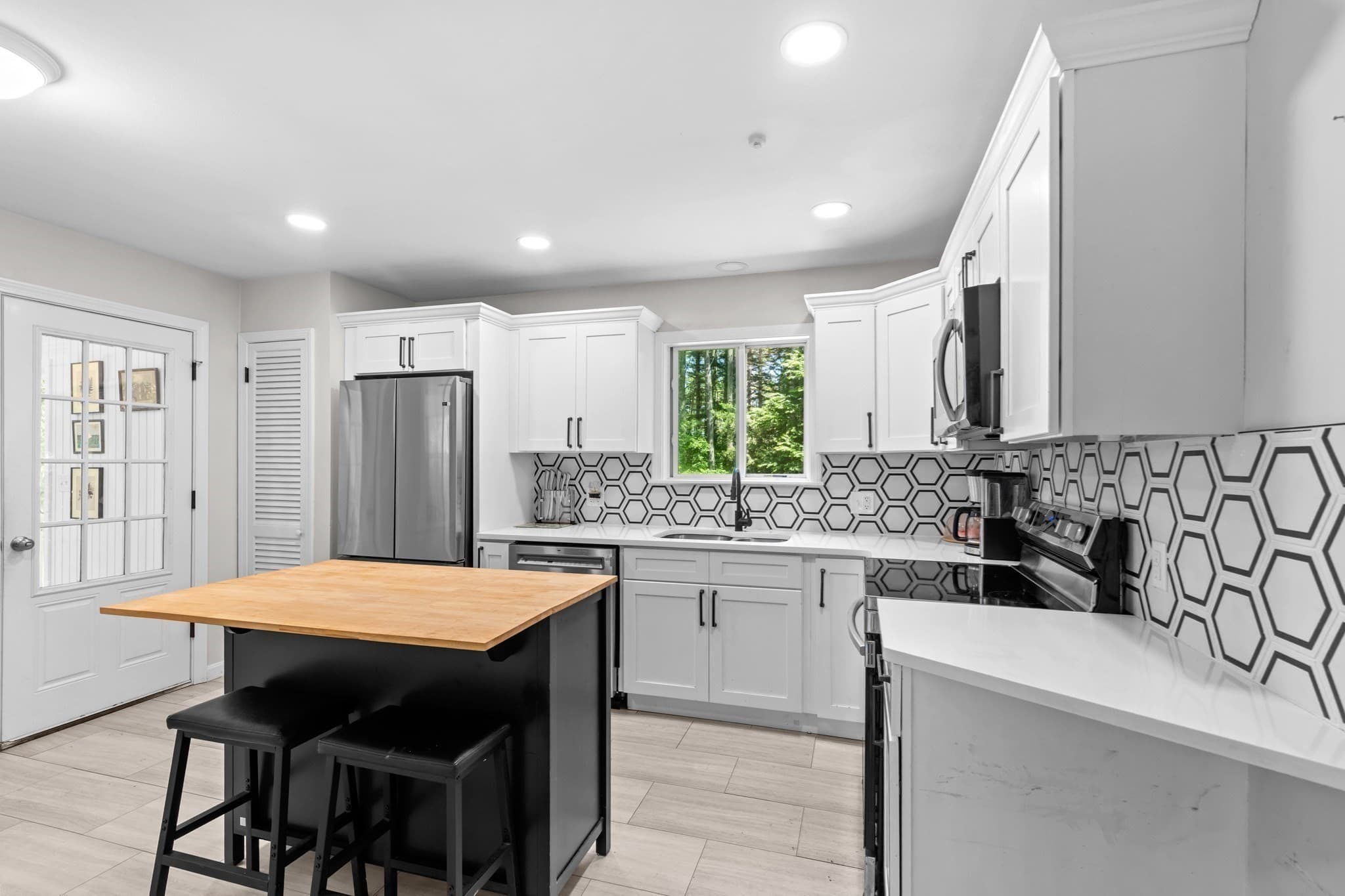 Single Family Residence at 178 Tremont St, Carver MA 02330, Carver, photo 9 of 36