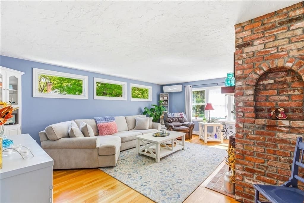 Single Family Residence at 9 Woodridge Rd, Sandwich MA 02537, photo 13 of 42