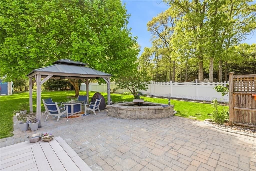 Single Family Residence at 9 Woodridge Rd, Sandwich MA 02537, photo 32 of 42