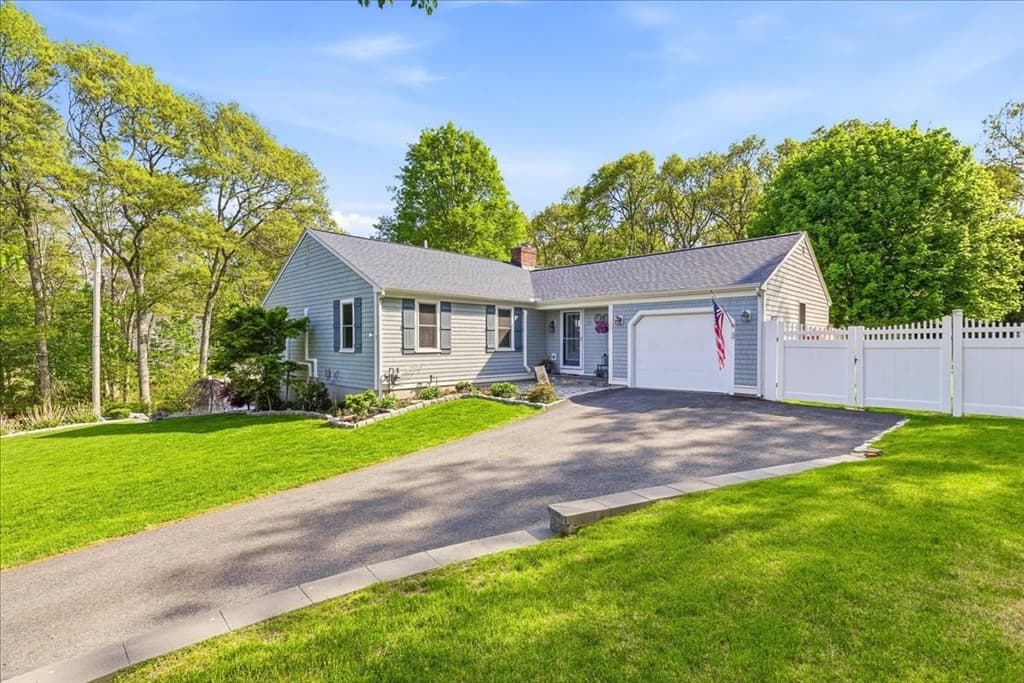 9 Woodridge Rd, Sandwich MA 02537