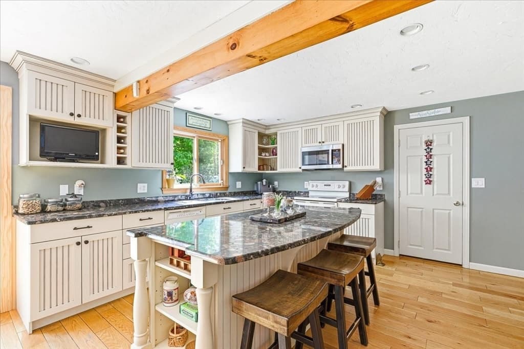 Single Family Residence at 9 Woodridge Rd, Sandwich MA 02537, photo 4 of 42
