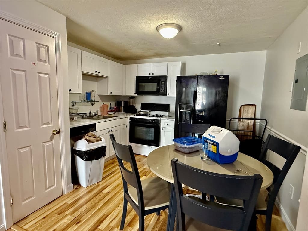 Condominium at 8 Kenmar Drive # 72, Billerica MA 01821, Billerica, photo 4 of 9