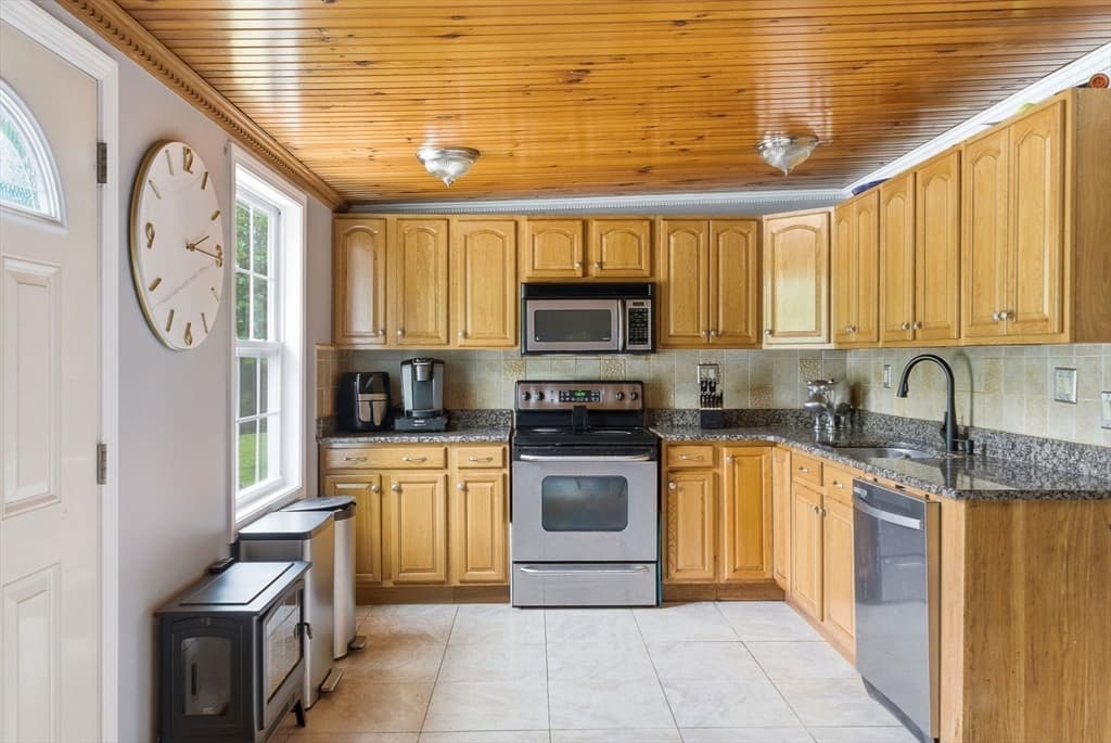 Single Family Residence at 505 Lowell Street, Lynnfield MA 01940, Lynnfield, photo 13 of 40