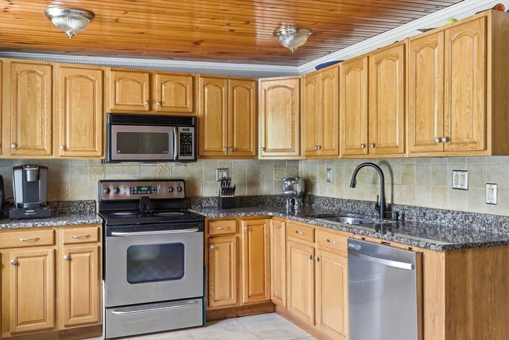 Single Family Residence at 505 Lowell Street, Lynnfield MA 01940, Lynnfield, photo 12 of 40