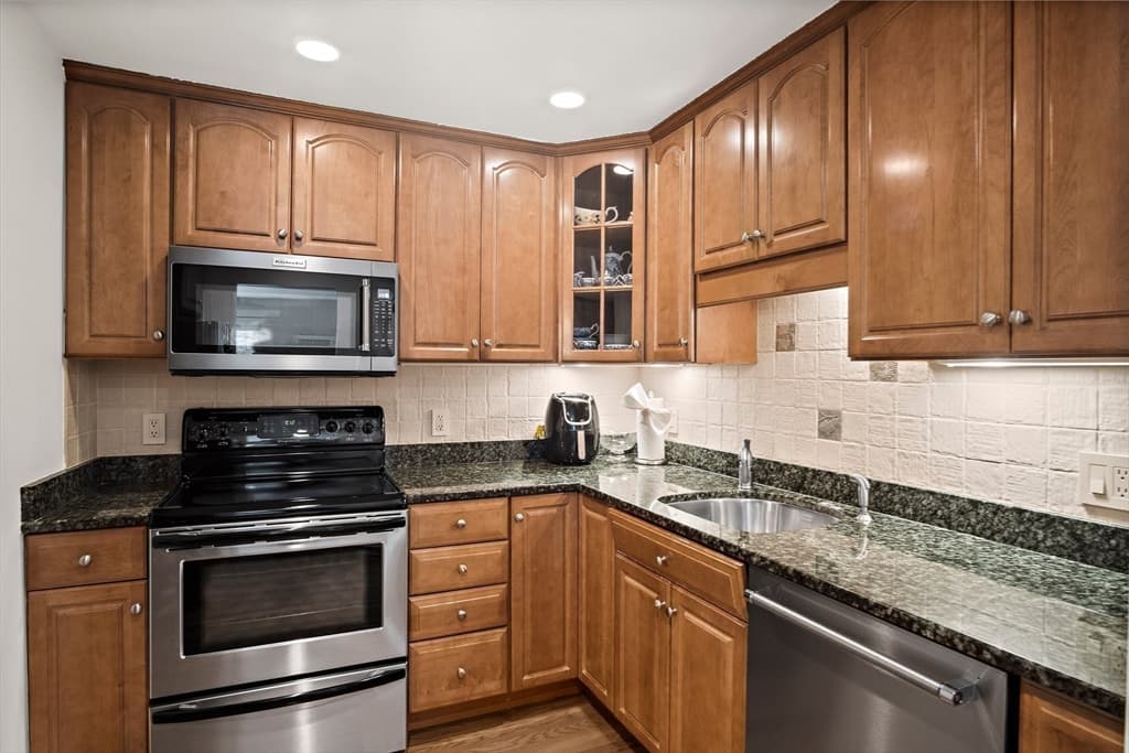 Condominium at 386 Great Road # A8, Acton MA 01720, Acton, photo 7 of 23