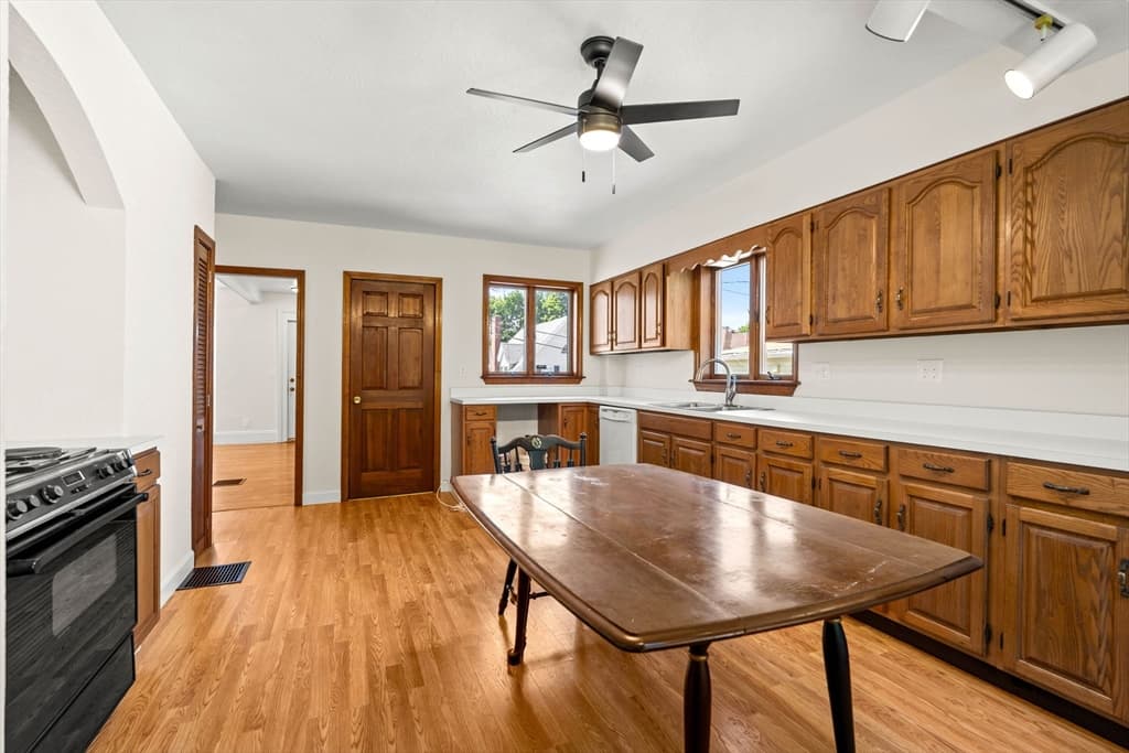 28 Hawthorne St, Lynn MA 01902 photo 16
