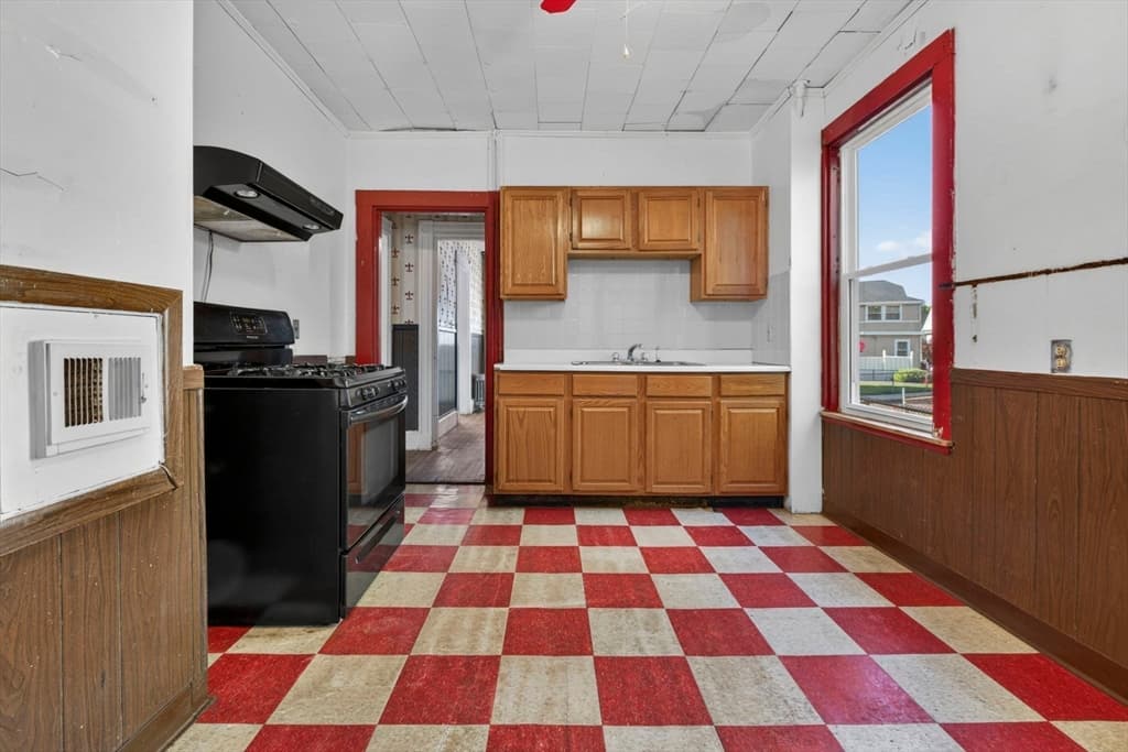 2 Family - 2 Units Up/Down at 10 Waterlow St, Boston MA 02121, Boston, photo 7 of 32
