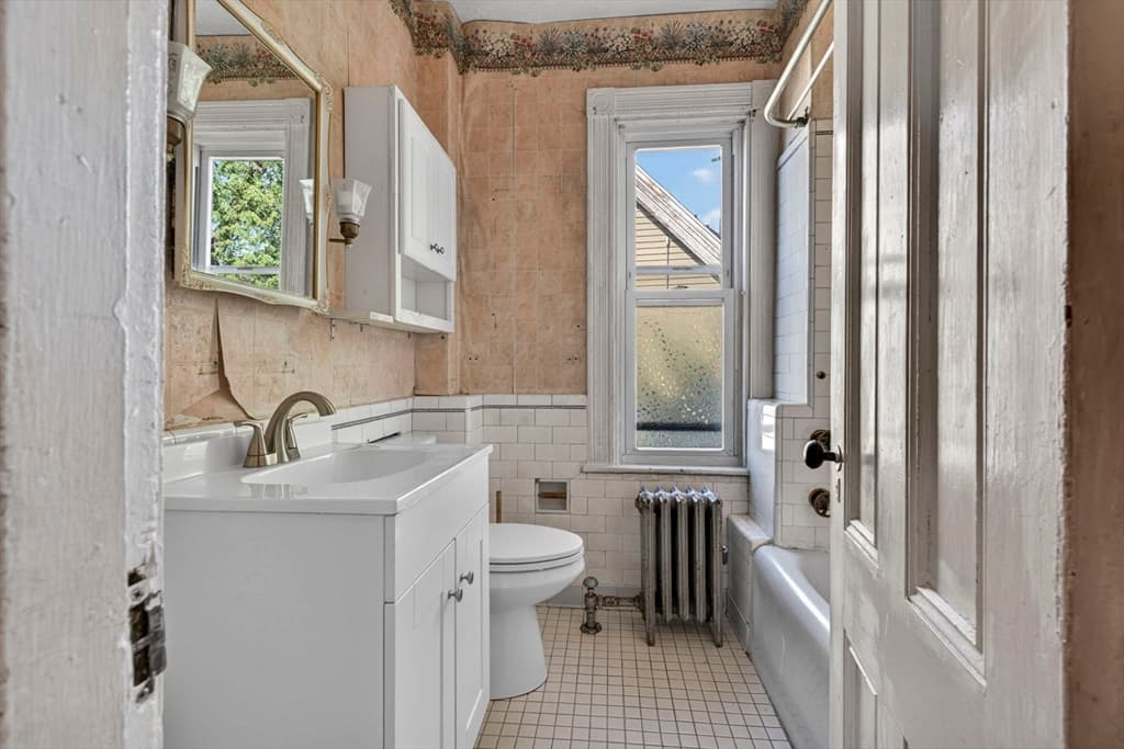 2 Family - 2 Units Up/Down at 10 Waterlow St, Boston MA 02121, Boston, photo 9 of 32