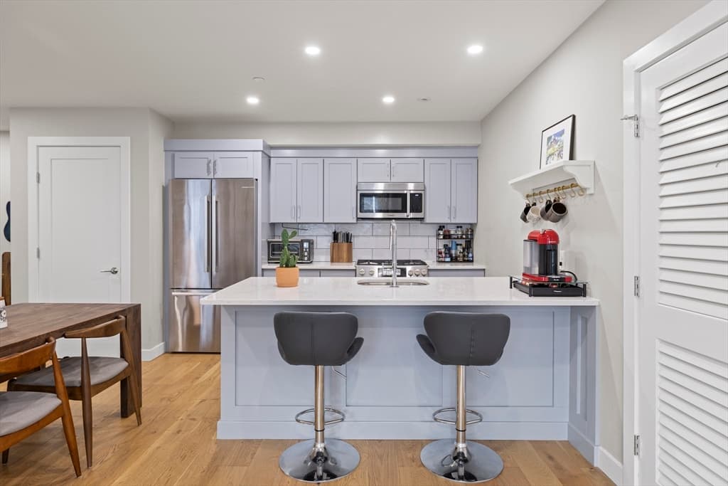Condominium at 10 Everett # 204, Boston MA 02128, Boston, photo 5 of 22