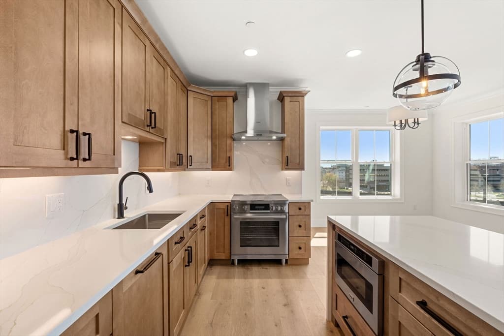 Condominium at 16 Franklin # 1502, Salem MA 01970, photo 5 of 24