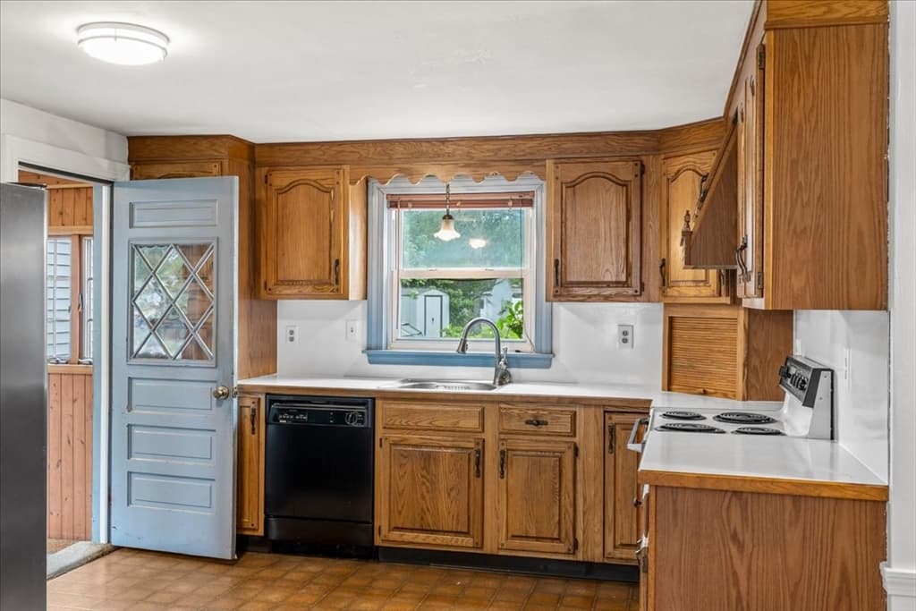 208 West Center St, West Bridgewater MA 02379 photo 6