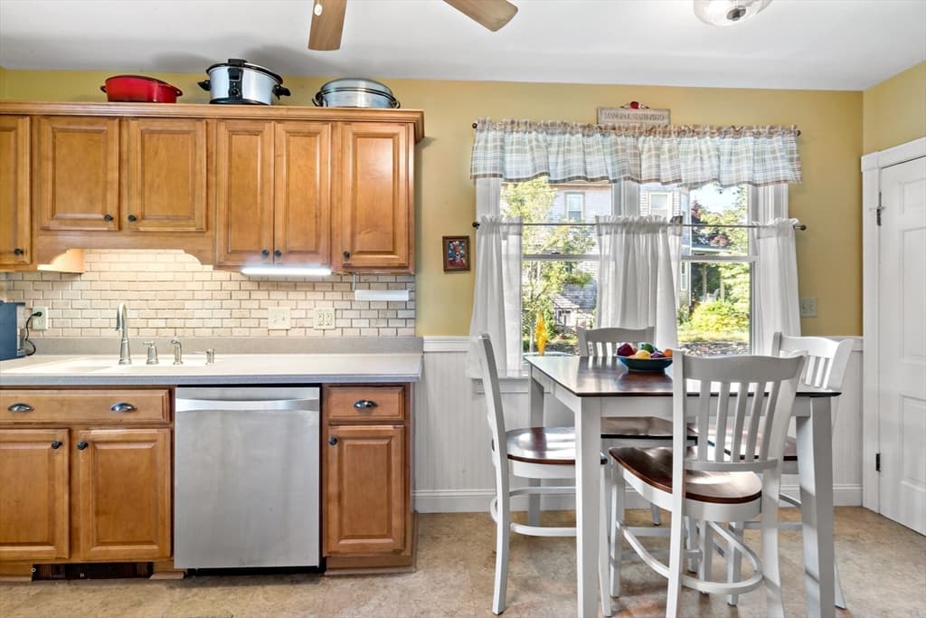 1984 Robeson St, Fall River MA 02720 photo 6