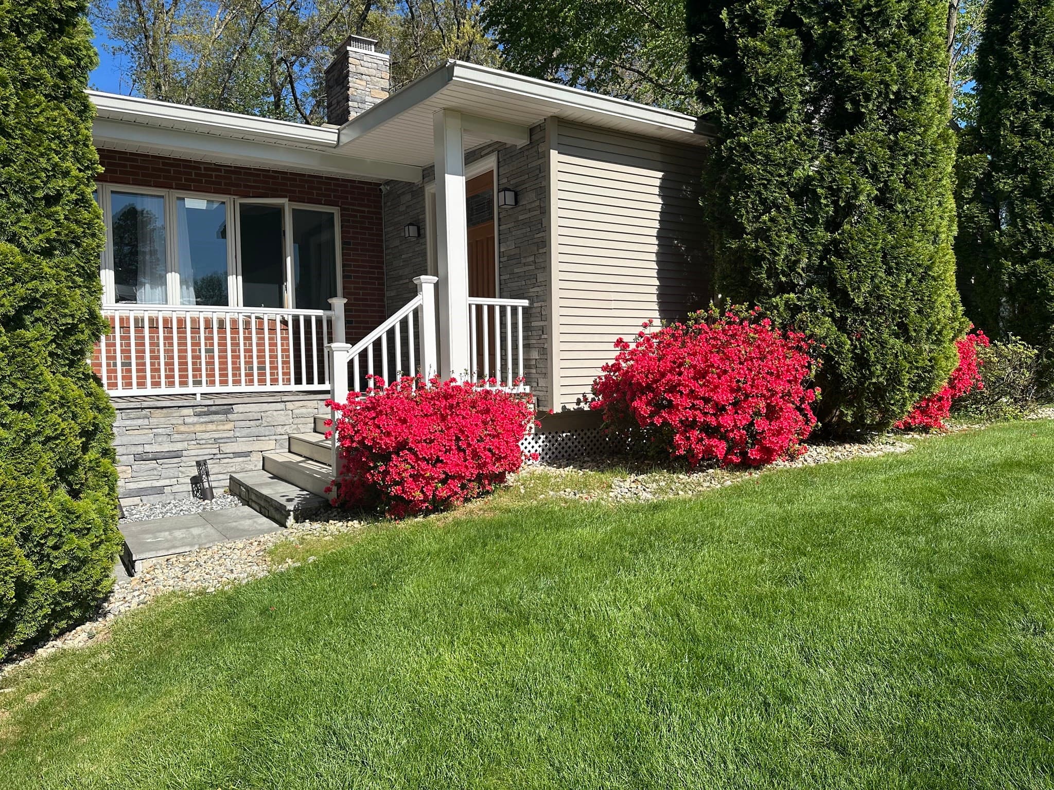 Single Family Residence at 17 Pioneer Drive, Longmeadow MA 01106, photo 6 of 31