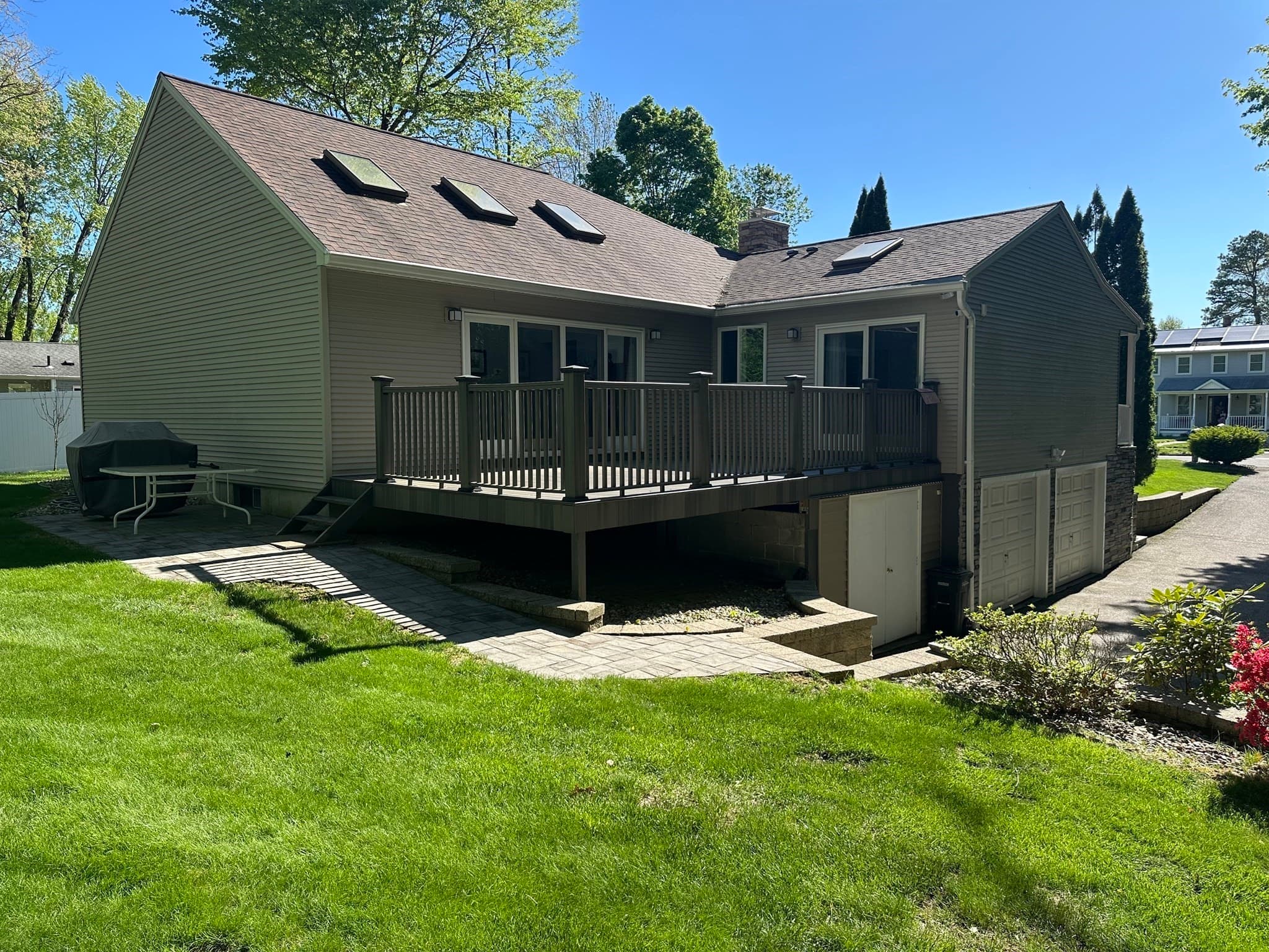 Single Family Residence at 17 Pioneer Drive, Longmeadow MA 01106, photo 5 of 31