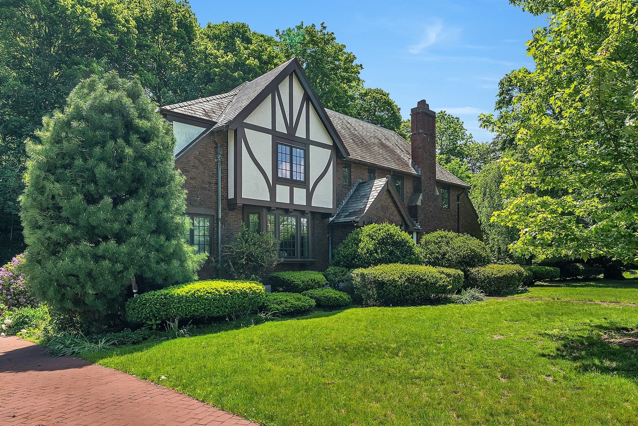 Single Family Residence at 518 Newton St, Brookline MA 02467, photo 3 of 42