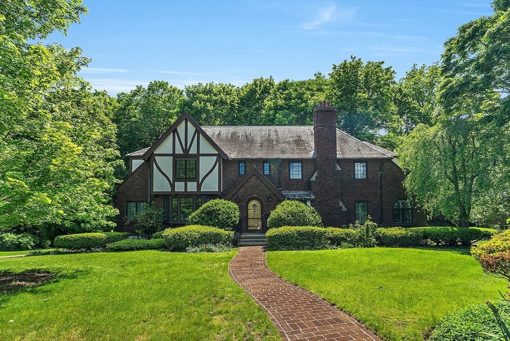 518 Newton St, Brookline MA 02467
