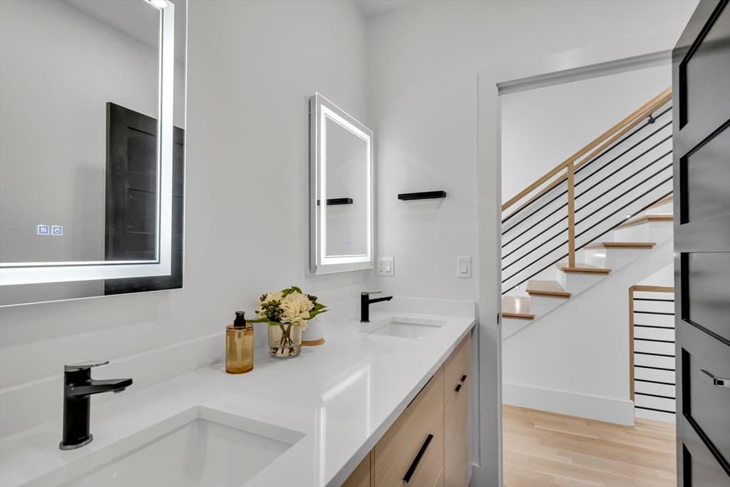 Condominium at 1242 Beacon St # 1242, Newton MA 02468, Newton, photo 17 of 28
