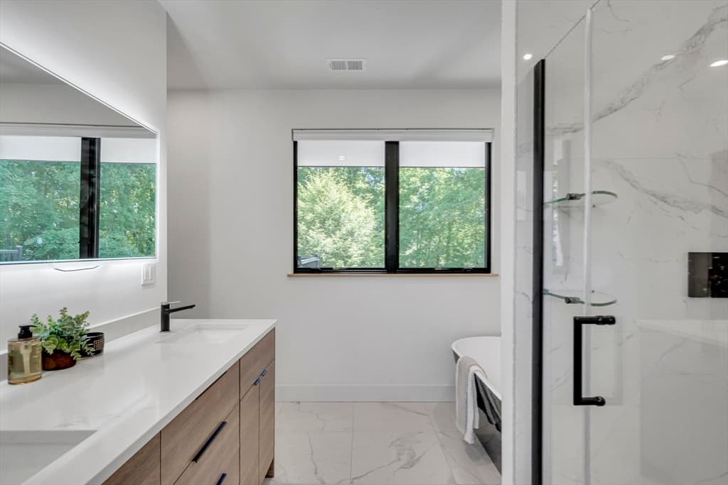 Condominium at 1242 Beacon St # 1242, Newton MA 02468, Newton, photo 16 of 28