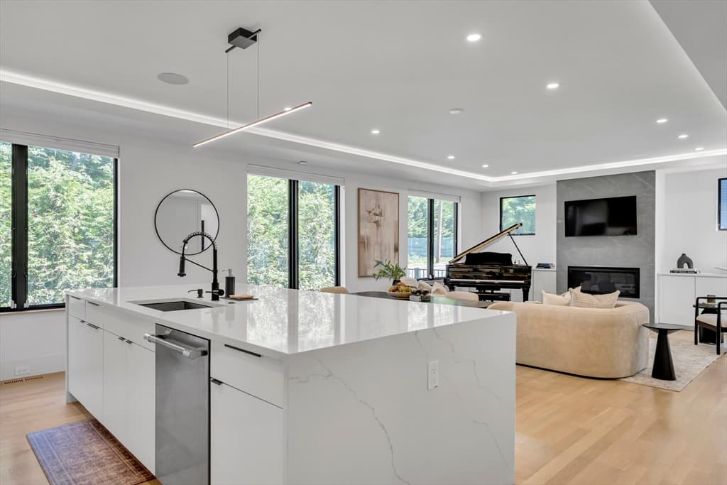 Condominium at 1242 Beacon St # 1242, Newton MA 02468, Newton, photo 3 of 28