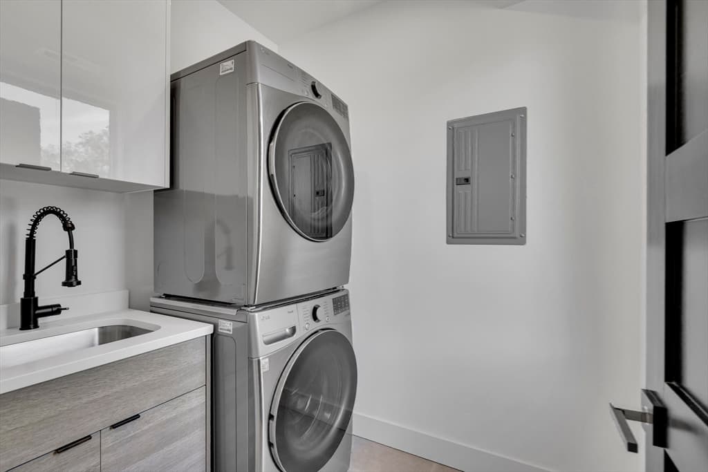 Condominium at 1242 Beacon St # 1242, Newton MA 02468, Newton, photo 20 of 28