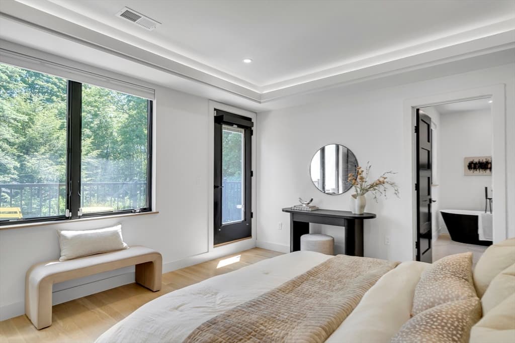 Condominium at 1242 Beacon St # 1242, Newton MA 02468, Newton, photo 11 of 28